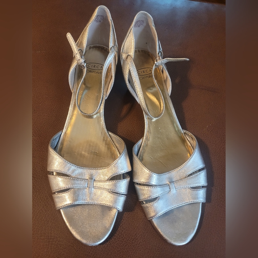 Circa Joan & David (CJDWayne) size10.5 M, Pewter leather sandals